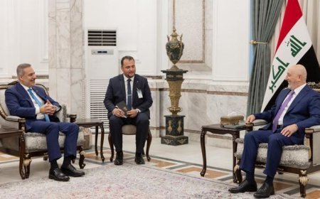 Dışişleri Bakanı Hakan Fidan, Bağdat'ta Irak Cumhurbaşkanı Amedi tarafından kabul edildi