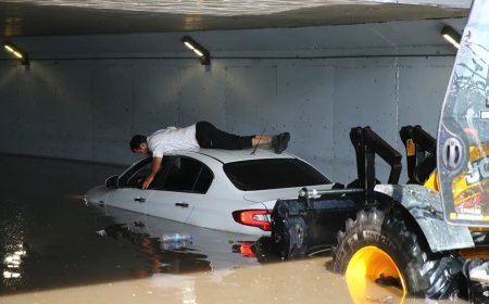 Adana'da sağanak, su baskınlarına neden oldu