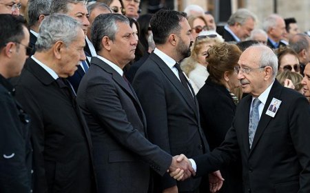 Cenaze töreninde buz gibi selamlaşma! Özel, Kılıçdaroğlu'nun yüzüne bakmadı