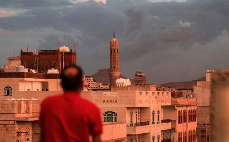 Husi tehdidi korkutuyor: Suudi Arabistan'da devlet çalışanlarına evden çalışma talimatı