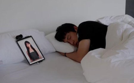 Bir garip aşk: Yapay zeka ile flört ettiler, tabletle uyuyup uyandılar!