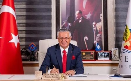 Kemer Belediye Başkanı Topaloğlu ve 8 meclis üyesi CHP'den istifa etti