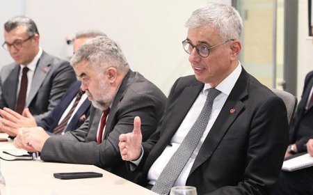 Sağlık Bakanı Memişoğlu, Singapur'da ziyaretlerde bulundu
