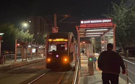Kayseri Melikgazi'de tramvay kazası: Durağa geçmeye çalışan yayaya çarptı