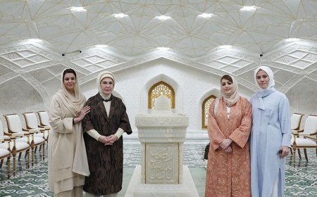 Emine Erdoğan İmam Buhari Türbesi'ni ziyaret etti