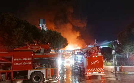 Manisa OSB'de korkutan yangın! Akü fabrikasında yangın çıktı