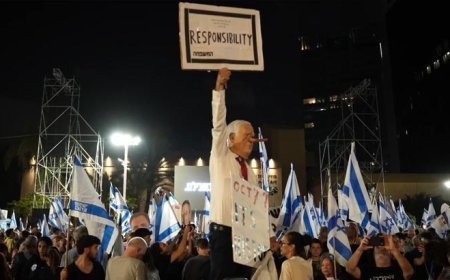İsrail'de seçim öncesi fırtına! On binlerce Netanyahu muhalifi Tel Aviv'de toplandı