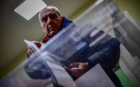 Bulgaristan'da halk yeni cumhurbaşkanını seçmek için sandık başında