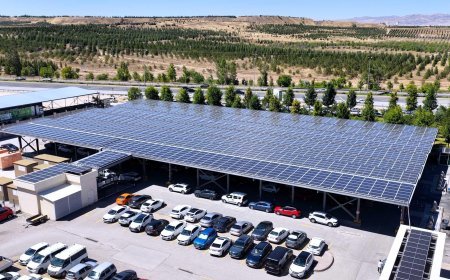 Çevre, Şehircilik ve İklim Değişikliği Bakanlığı'nın binası elektriğini güneşten sağlıyor