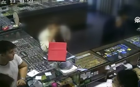 Sakarya'da kuyumculara sahte altın sattılar! O anlar kamerada, 2 şüpheli tutuklandı