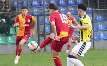 Günün ilk derbisinde Galatasaray, Fenerbahçe'yi mağlup etti!