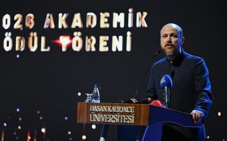 İlim Yayma Vakfı Mütevelli Heyeti Başkanı Bilal Erdoğan, HKÜ'de 'Akademik Ödül Töreni'ne katıldı