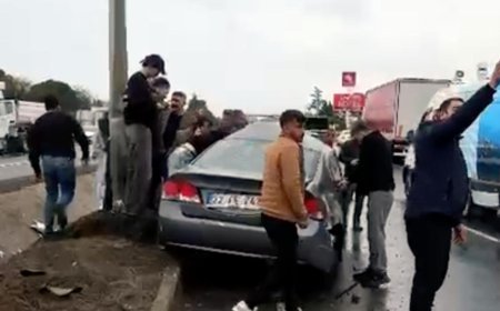 Tekirdağ'da direğe çarpan otomobilin sürücüsü yaralandı