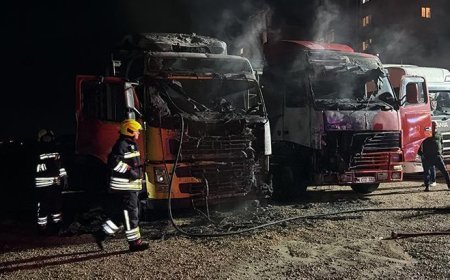 Bolu'da yangın! Tırlar alev alev yandı