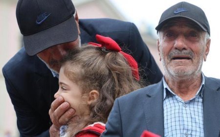 29 Ekim kutlamasında duygu dolu anlar! Yaşlı adamın gözyaşlarını tutamadı