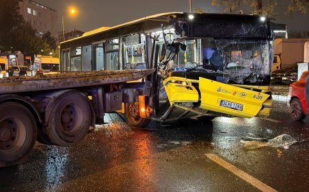 İstanbul'da İETT'ye bağlı özel halk otobüsü kaza yaptı