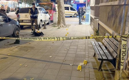 Kaldırımda yürürken motosiktetten açılan ateşle yaralandı