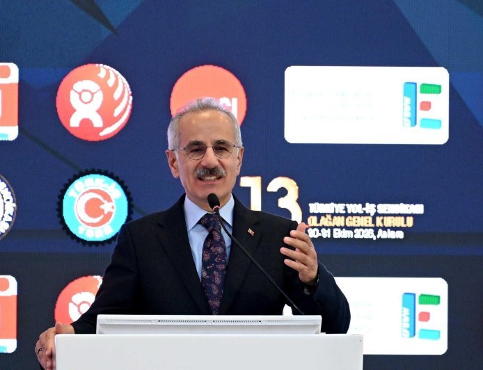 Bakan Uraloğlu: Ülkemizi küresel ölçekte daha etkin ve rekabetçi bir konuma taşıyacağız