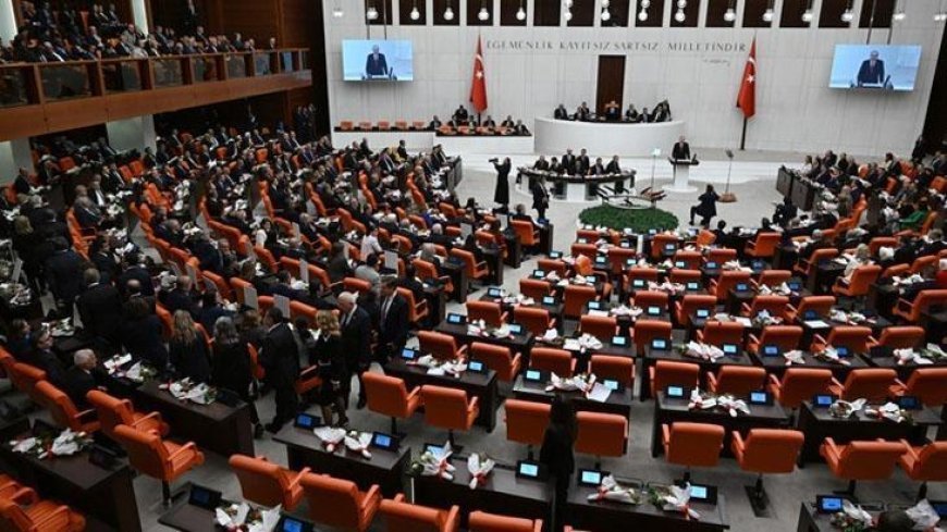 İletişim Başkanı Burhanettin Duran'dan Yeni Parti Grubu'na tepki