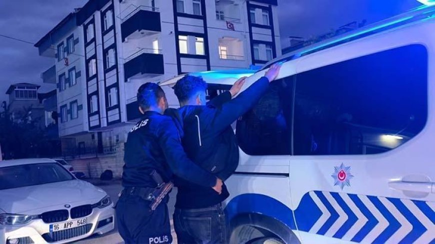 Bursa'da ehliyet sınavına giren kişi kopya düzeneğiyle yakalandı
