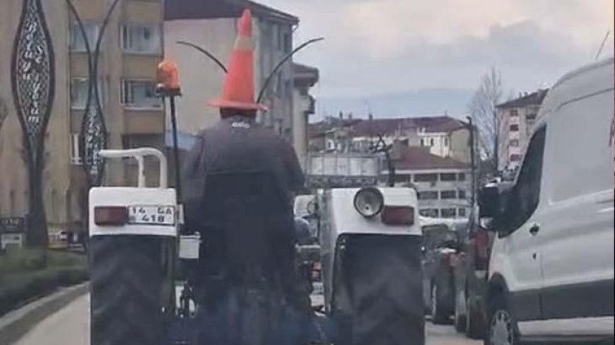 Bolu'da şaşkına çeviren manzara! Kafasına duba taktı... Traktörle trafikte ilerledi