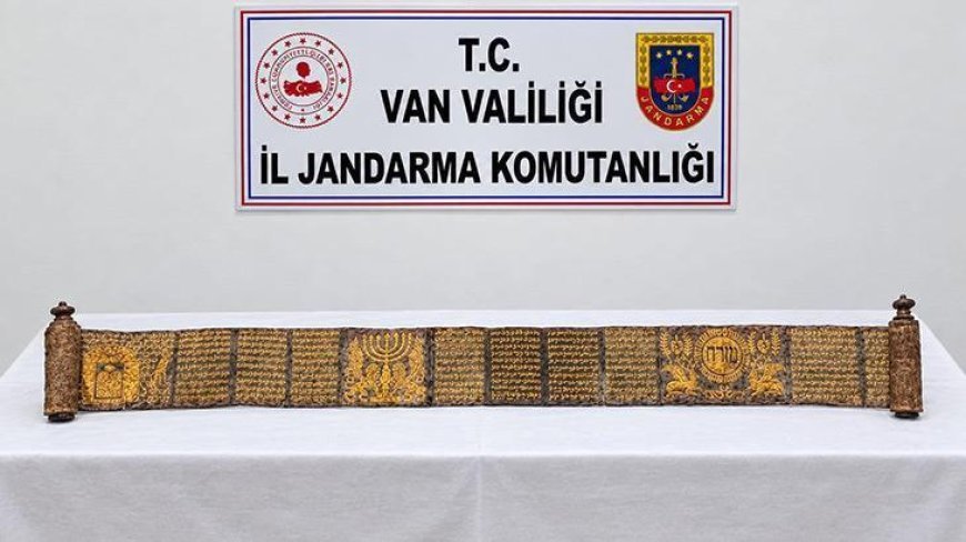 Van'da Tevrat olduğu değerlendirilen tarihi eser ele geçirildi