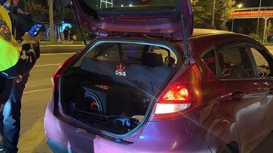 Otomobilinde yüksek ses sistemi bulunan sürücüye 24 bin lira ceza