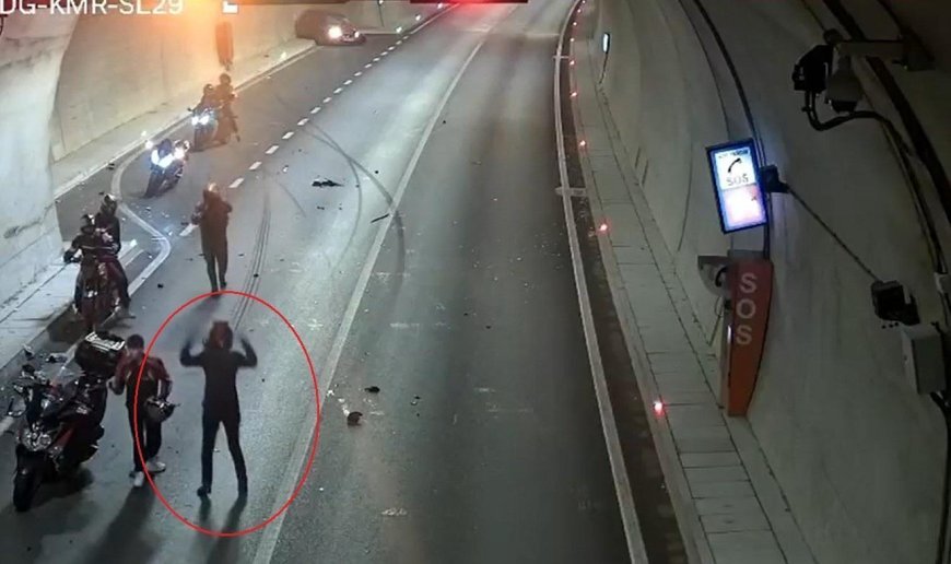 Tünelde feci kaza kamerada! Eşinin öldüğü, oğlunun yaralandığı kazaya tanık olunca sinir krizi geçirdi