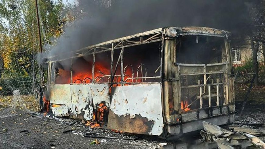 Rusya, Ukrayna'da otobüs durağını vurdu! Çok sayıda ölü ve yaralı var