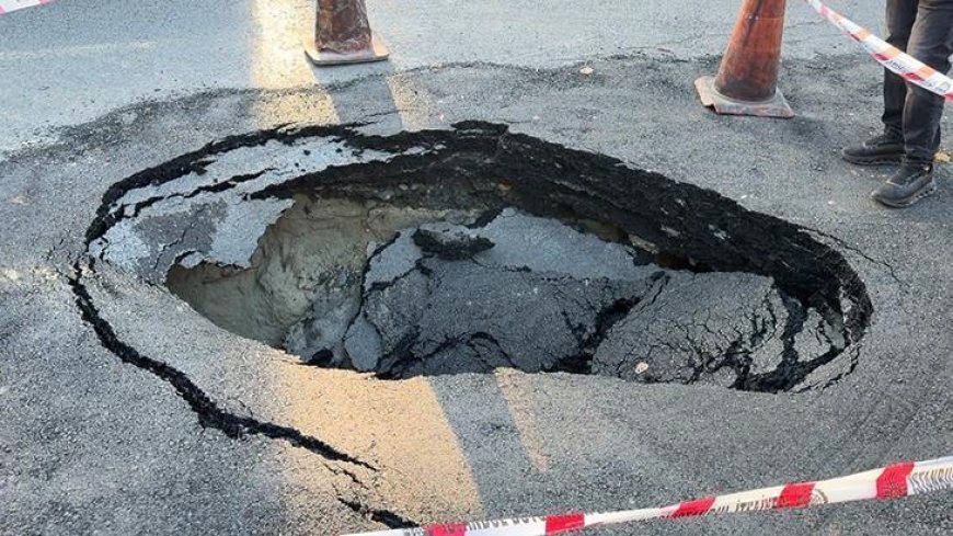 Beşiktaş'ta ana caddede yol çöktü! “Okul servisi geçiyordu”