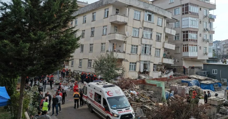 Maltepe'de çöken binadan kurtarılan vatandaş: Binamız çatlaktı, çatır çatır ses duyuluyordu
