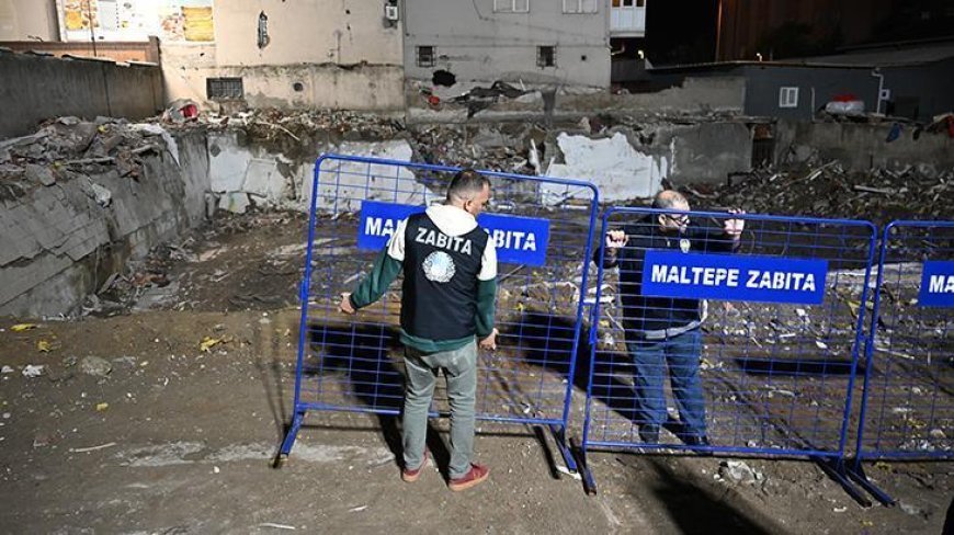 Maltepe'de kısmen çöken binanın enkazında çalışmalar tamamlandı