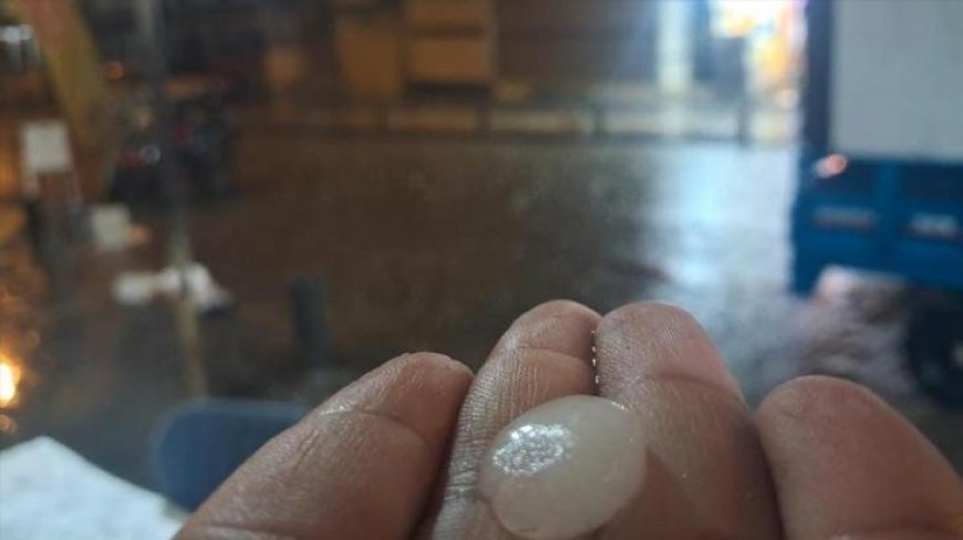 Kilis'te yollar beyaza büründü! Dolu aniden bastırdı
