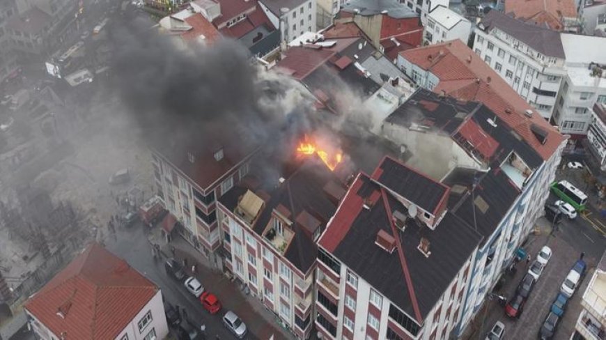 Son dakika... Arnavutköy’de 5 katlı binada yangın! Ekiplerin çalışmaları sürüyor