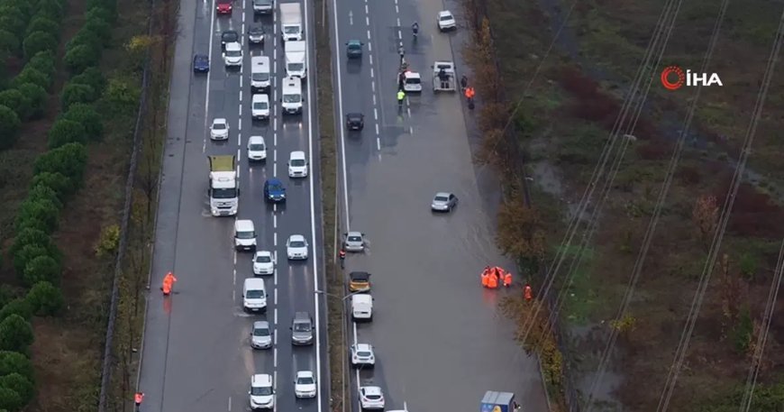 Mahmutbey-Habipler yolunda su baskını: Trafik durdu