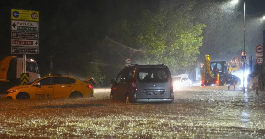İstanbul'u sağanak ve fırtına vurdu. 2 kişi hayatını kaybetti