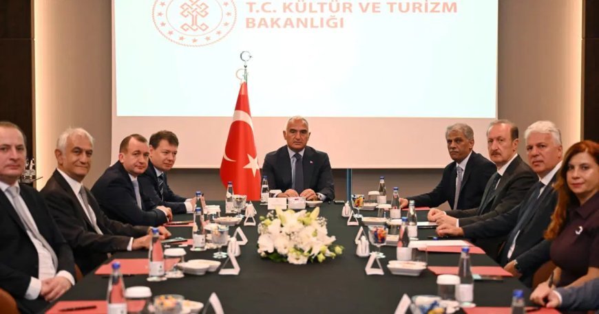 Kültür ve Turizm Bakanı Ersoy'dan Rusya ile uçak seferlerini artırma hamlesi