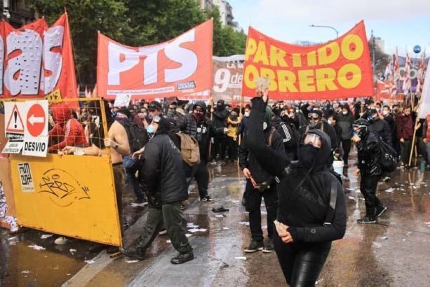 Arjantin’de üniversite bütçesi protestolarında göstericiler polisle çatıştı: İşte bölgeden sıcak görüntüler...