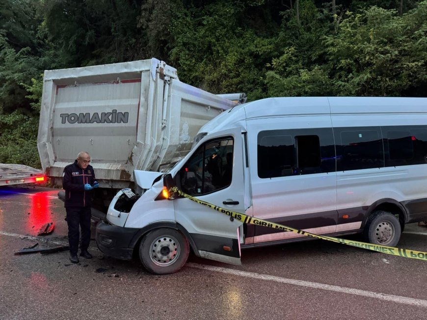 Ordu'da feci kaza! Yolcu minibüsüyle kamyon çarpıştı: 1 ölü, 18'i öğrenci 23 kişi yaralandı