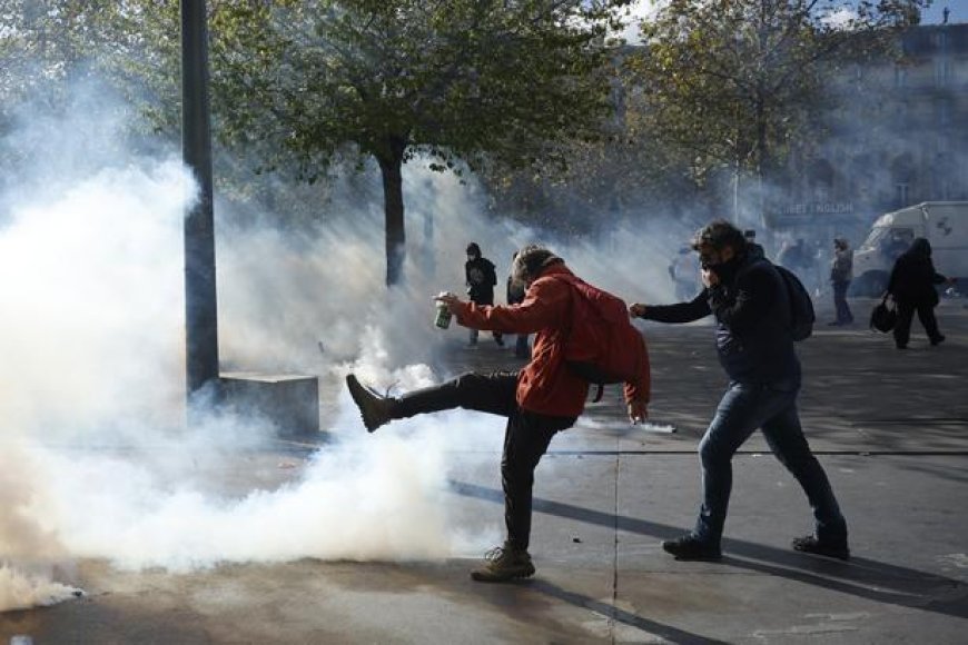 Fransa sokakları savaş alanına döndü! Arabalar ateşe verildi, 166 gözaltı