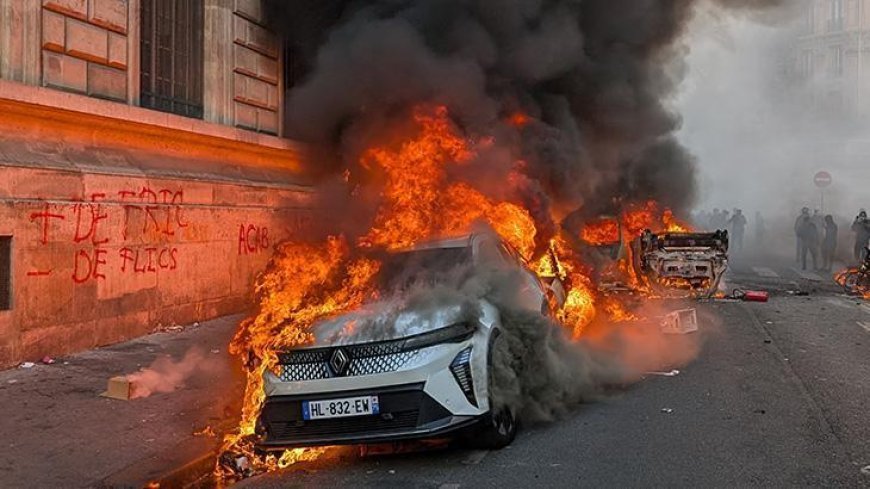 Fransa yanıyor! Paris sokakları alev alev