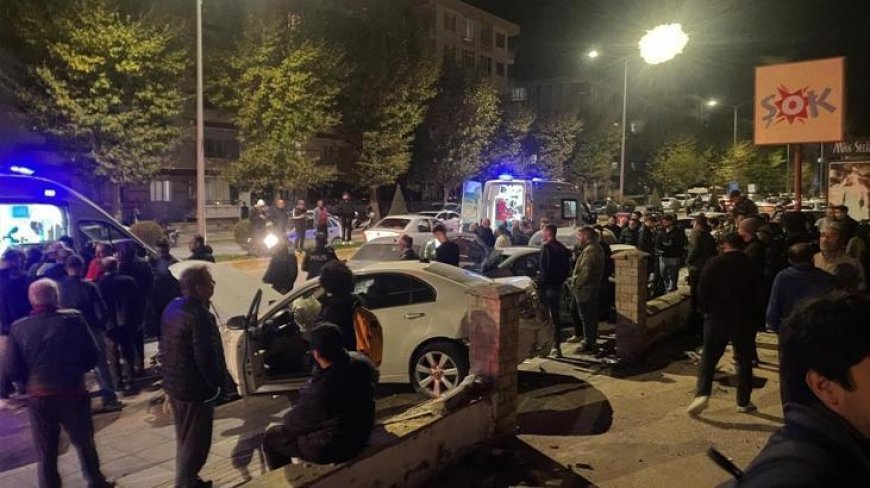 Çorum’da feci kaza! 2 otomobil çarpıştı: 4 kişi yaralı