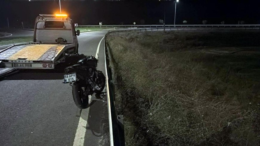 Bariyere çarpan motosiklette 2 kişi yaralandı