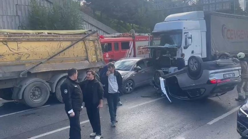 Son dakika... Bağcılar'da zincirleme kaza! Yaralılar var