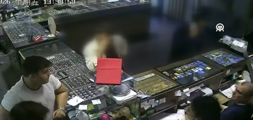 Sakarya'da kuyumculara sahte altın sattılar! O anlar kamerada, 2 şüpheli tutuklandı