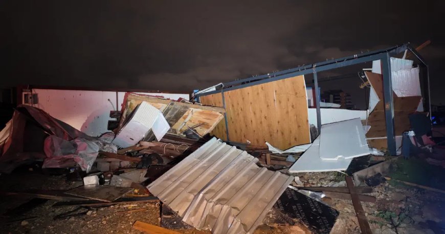 Antalya'da hortum işçi konteynerini parçaladı. 4 işçi öldü, 1 işçi yaralandı
