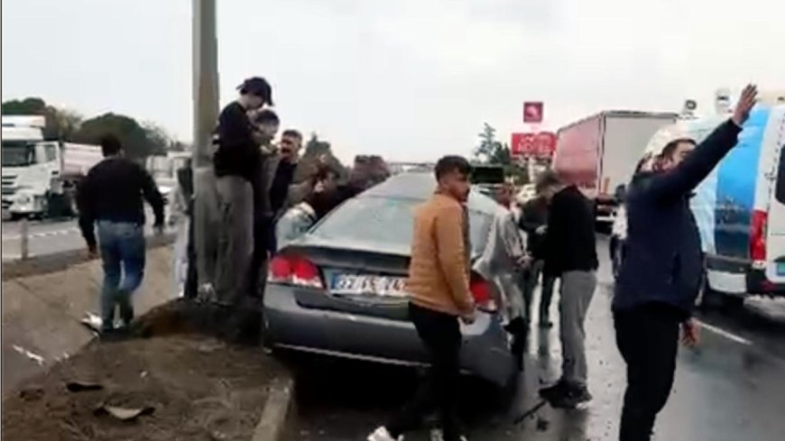 Tekirdağ'da direğe çarpan otomobilin sürücüsü yaralandı