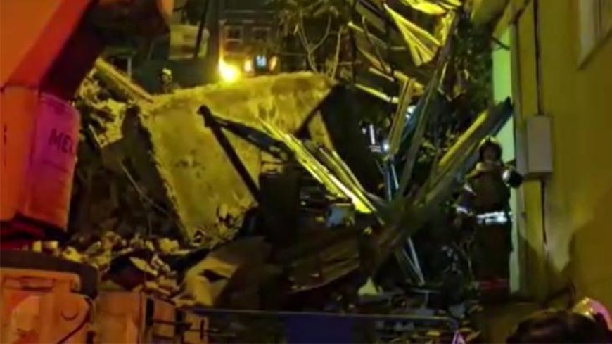 Beyoğlu'nda 5 katlı metruk bina çöktü