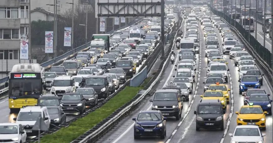 İstanbul'da trafik yoğunluğu yüzde 80'e ulaştı