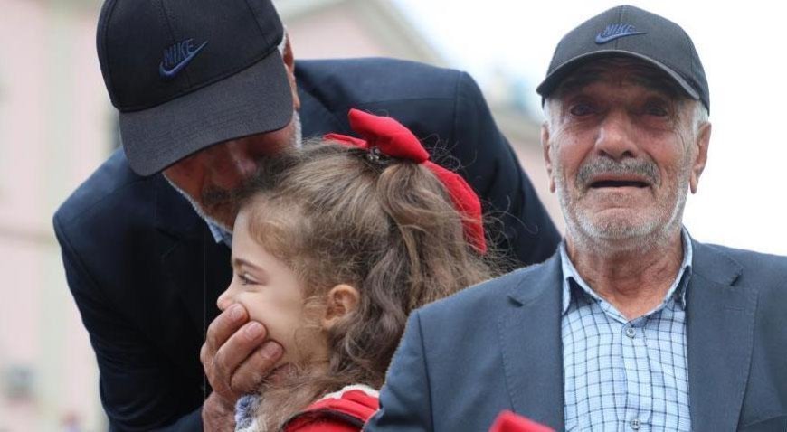 29 Ekim kutlamasında duygu dolu anlar! Yaşlı adamın gözyaşlarını tutamadı